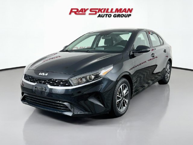 Used 2023 Kia Forte LXS w/ LXS Technology Package FWD image 3