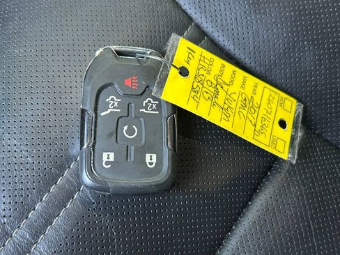 Used 2017 GMC Yukon Denali RWD image 40