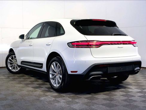 Certified 2025 Porsche Macan image 3
