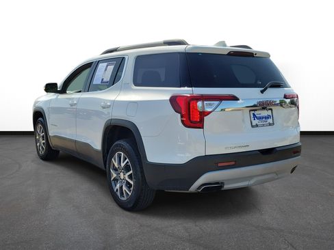 Used 2023 GMC Acadia SLT w/ Preferred Package FWD image 3