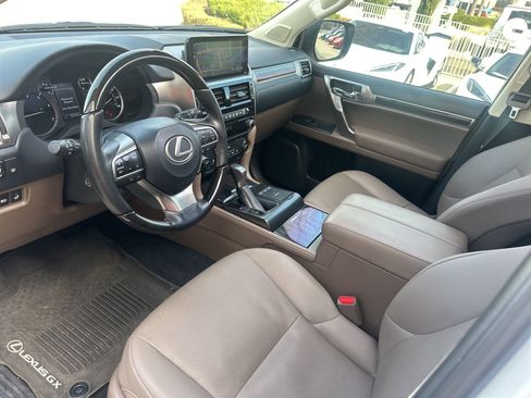 Used 2023 Lexus GX 460 Premium w/ Accessory Package image 8