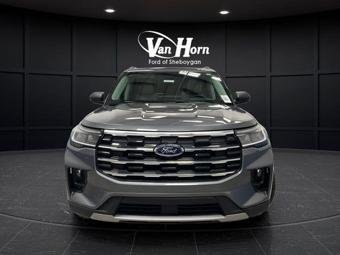 Used 2025 Ford Explorer Active w/ Active Comfort Package AWD/4WD image 2
