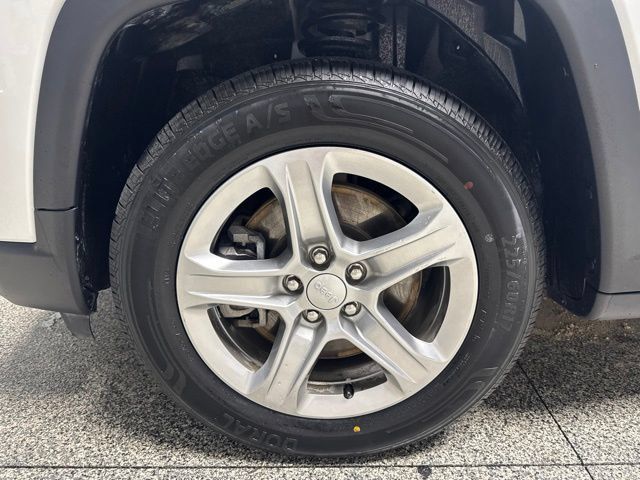 Used 2024 Jeep Compass Latitude w/ Altitude Special Edition AWD/4WD image 4