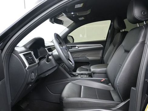 Used 2023 Volkswagen Atlas Cross Sport SE image 9