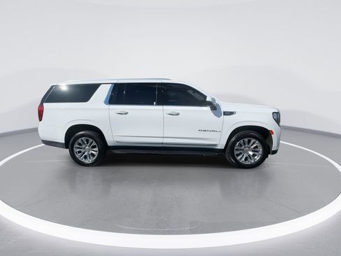 Used 2022 GMC Yukon XL Denali image 9
