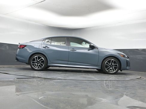 Used 2024 Nissan Sentra SR w/ SR Premium Package image 30