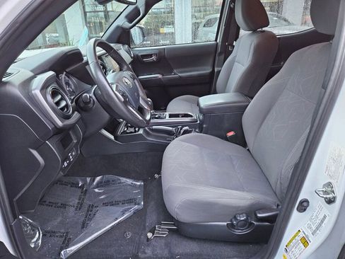 Used 2018 Toyota Tacoma SR5 image 11