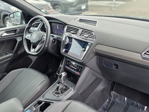 Used 2023 Volkswagen Tiguan SE R-Line FWD image 9