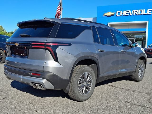 Used 2025 Chevrolet Traverse LT FWD image 6