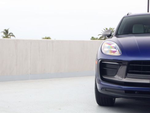 Certified 2023 Porsche Macan Turbo AWD/4WD image 12