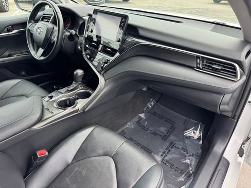 Used 2022 Toyota Camry XSE FWD image 5