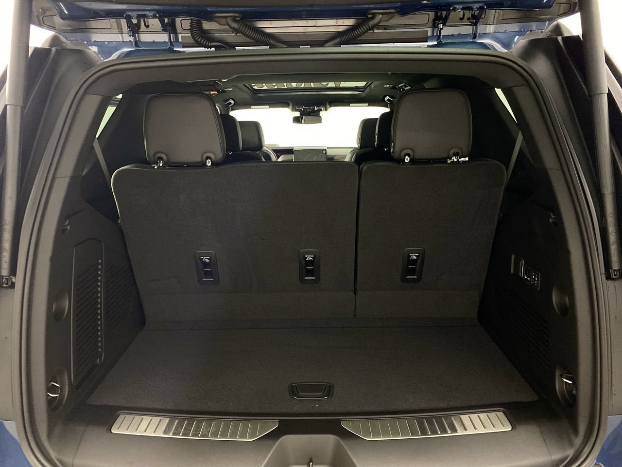 New 2026 GMC Yukon Denali w/ Sun & Power Step Package AWD/4WD image 24