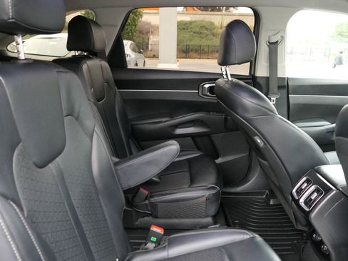 Used 2022 Kia Sorento S FWD image 28