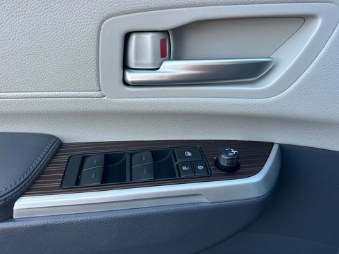 Used 2024 Toyota Sienna XLE image 11