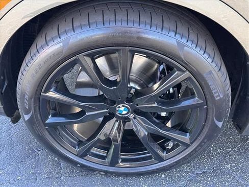 Used 2025 BMW X7 M60i image 35