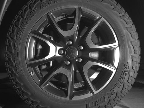 Used 2025 Jeep Compass Trailhawk image 12