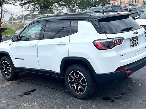 Used 2025 Jeep Compass Trailhawk AWD/4WD image 5