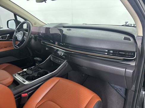 Used 2025 Kia Carnival SX Prestige image 30