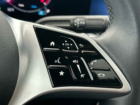 Used 2025 Mercedes-Benz GLB 250 image 30