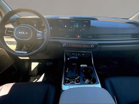New 2026 Kia Carnival EX image 5