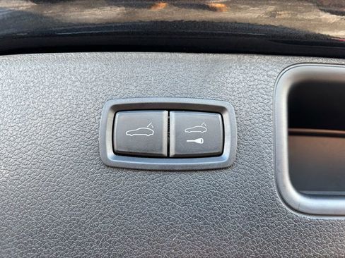 Certified 2023 Porsche Macan image 24