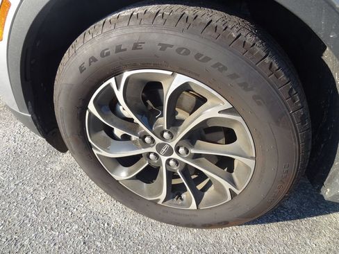 Used 2025 Lincoln Nautilus Premier AWD/4WD image 15