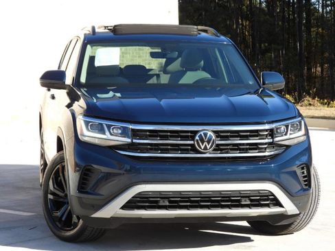 Used 2023 Volkswagen Atlas SE w/ Technology Package w/ Panoramic Sunroof Package image 13