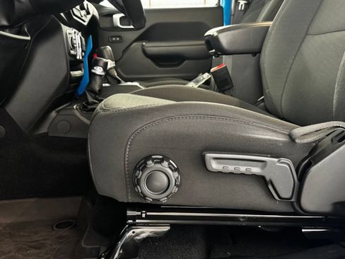 Used 2022 Jeep Wrangler Unlimited Sport AWD/4WD image 9