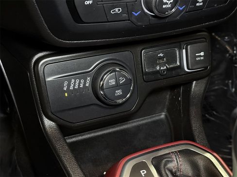 Used 2020 Jeep Renegade Trailhawk image 27