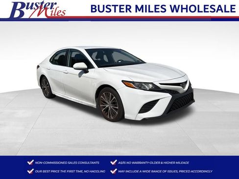 Used 2020 Toyota Camry SE w/ Carpet Mat Package image 1