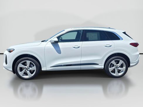 Certified 2025 Audi Q5 Premium Plus w/ Premium Plus AWD/4WD image 3