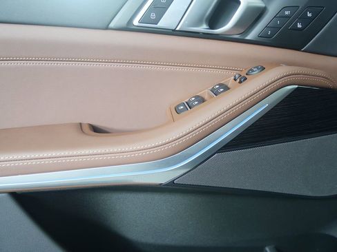 Used 2025 BMW X5 xDrive40i w/ Executive Package image 8