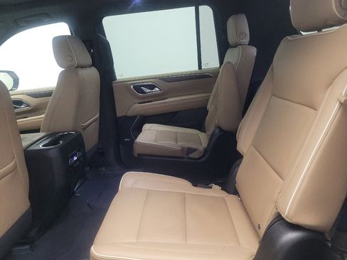 Used 2021 Chevrolet Suburban Premier w/ Premium Package image 18