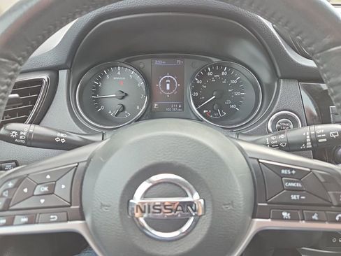 Used 2018 Nissan Rogue SV w/ Premium Package image 9