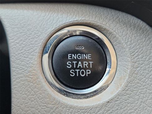 Used 2017 Toyota Sienna XLE Premium FWD image 16