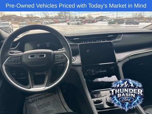 Used 2024 Jeep Grand Cherokee Limited image 12