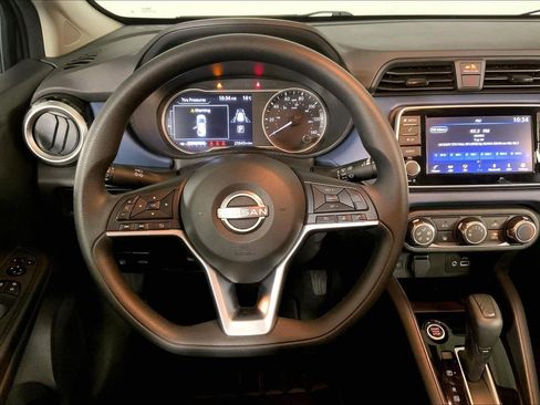 Used 2025 Nissan Versa SV FWD image 5