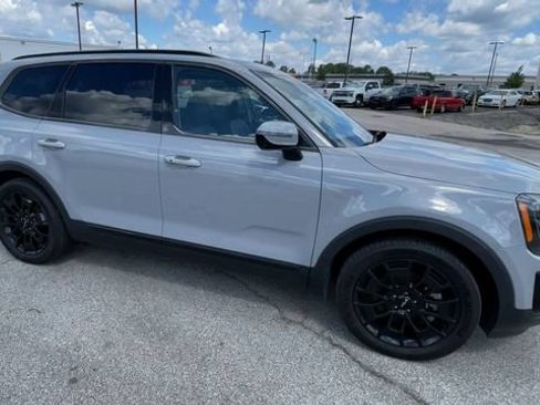 Used 2022 Kia Telluride SX w/ SX Prestige Package AWD/4WD image 3