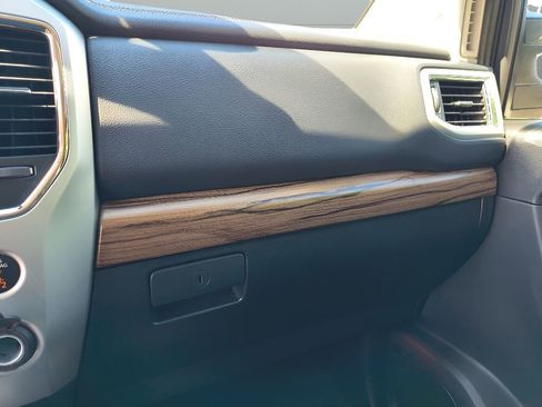 Used 2018 Nissan Titan SL w/ Chrome Package image 25