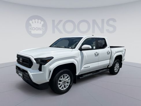 Used 2025 Toyota Tacoma SR5 AWD/4WD image 1