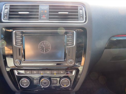 Used 2017 Volkswagen Jetta GLI FWD image 11