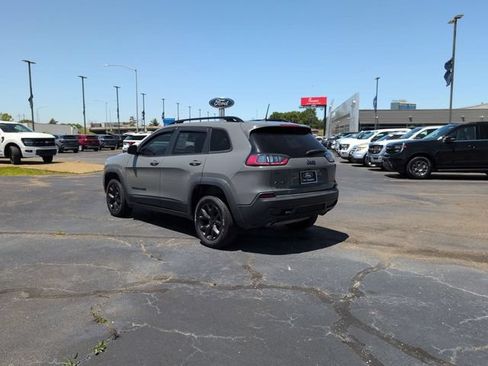 Used 2020 Jeep Cherokee Latitude AWD/4WD image 5