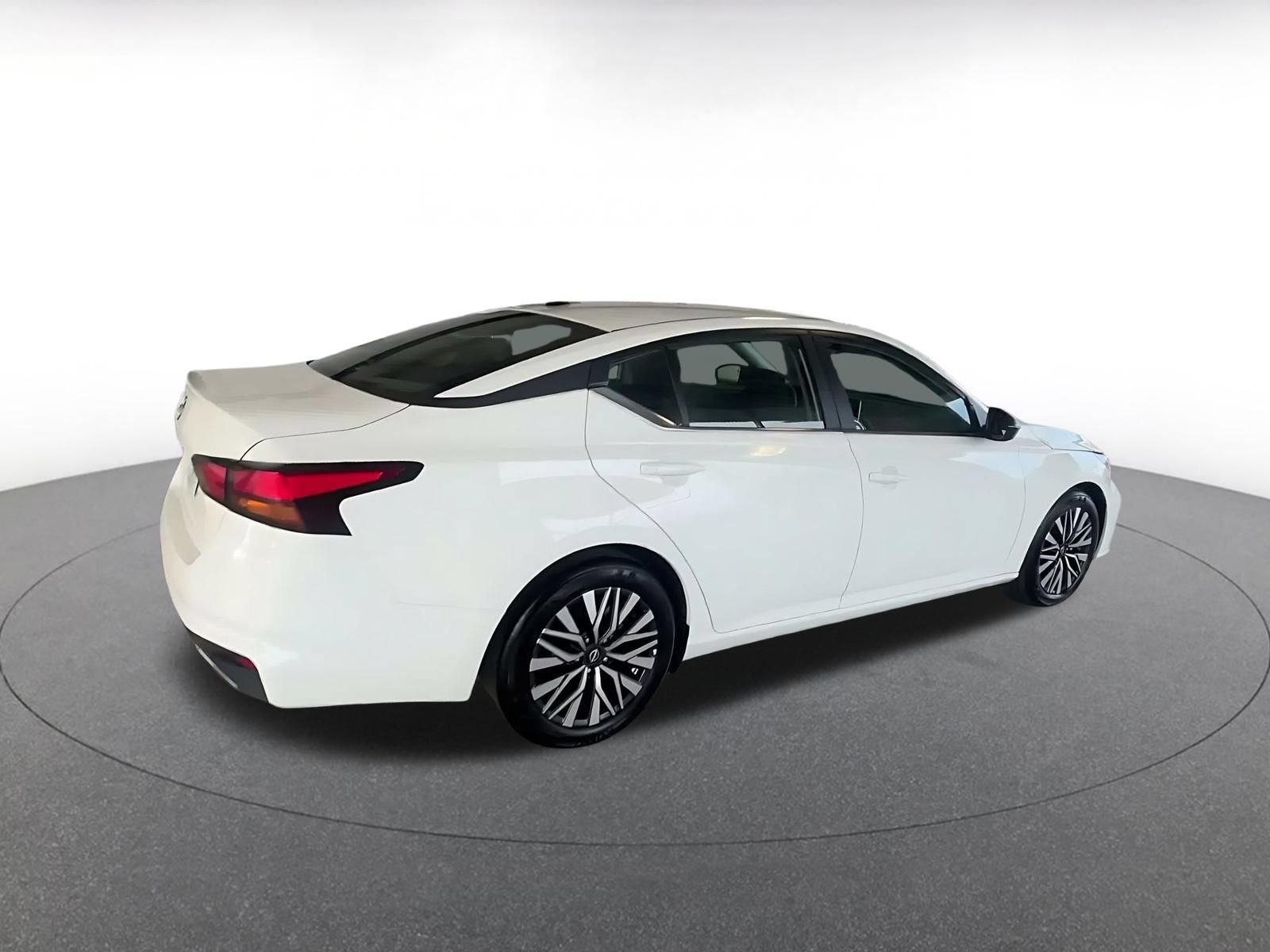 Used 2026 Nissan Altima 2.5 SV FWD image 13