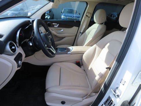 Used 2020 Mercedes-Benz GLC 300 4MATIC image 10