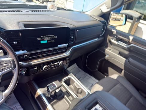 Used 2022 Chevrolet Silverado 1500 RST w/ Z71 Off-Road Package AWD/4WD image 18