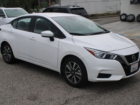 Used 2022 Nissan Versa SV w/ Trunk Package image 3