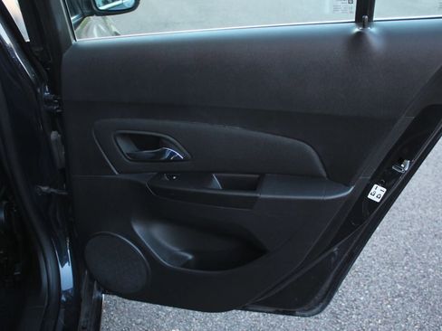 Used 2016 Chevrolet Cruze LT w/ Technology Package image 21