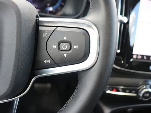 Used 2024 Volvo XC40 B5 Core image 19