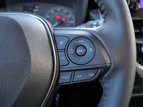 Certified 2023 Toyota Corolla Cross LE image 29