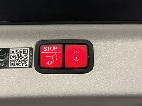 Certified 2023 Mercedes-Benz EQS 580 4MATIC SUV image 18